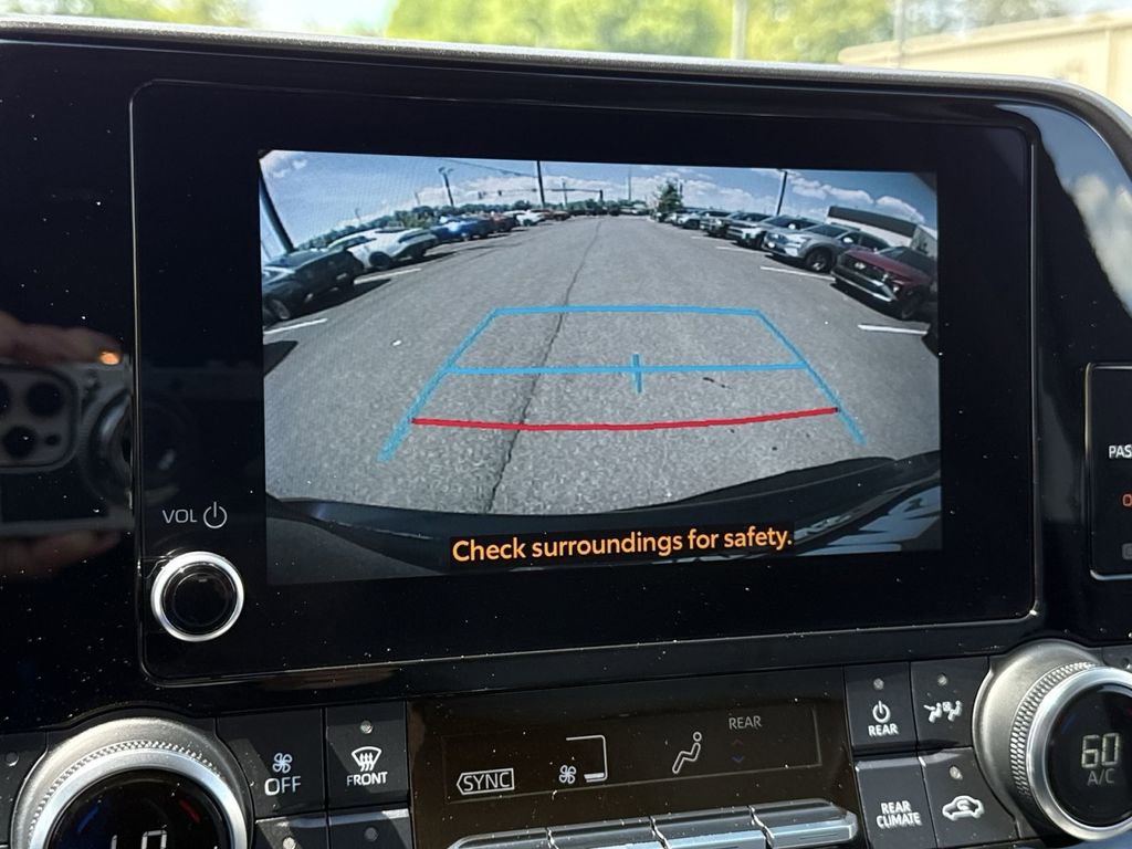 Used 2023 Toyota Highlander XLE AWD/4WD image 18