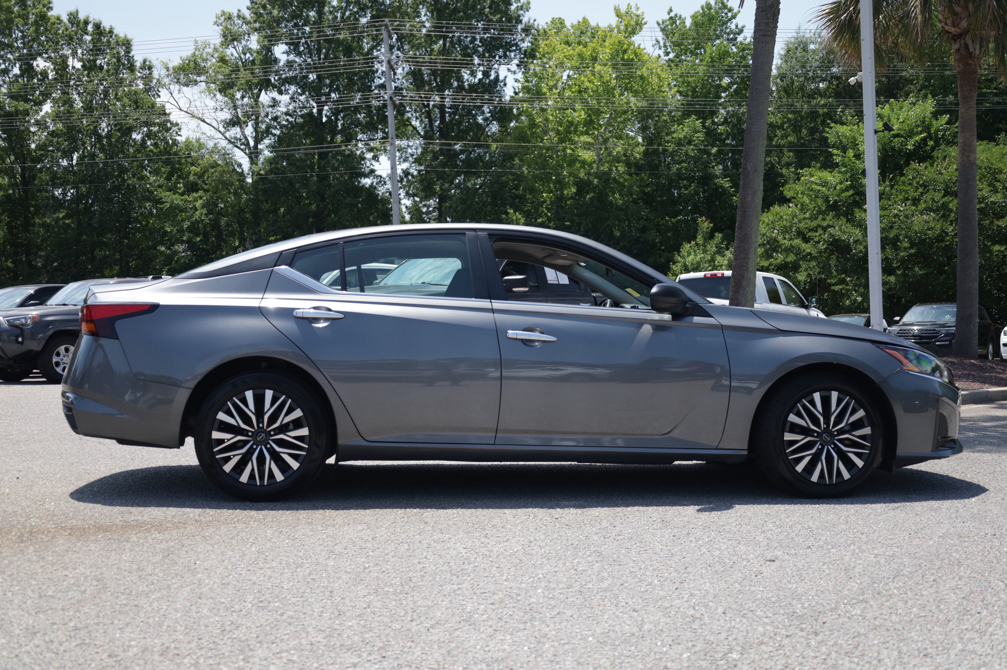 Used 2024 Nissan Altima 2.5 SV FWD image 5