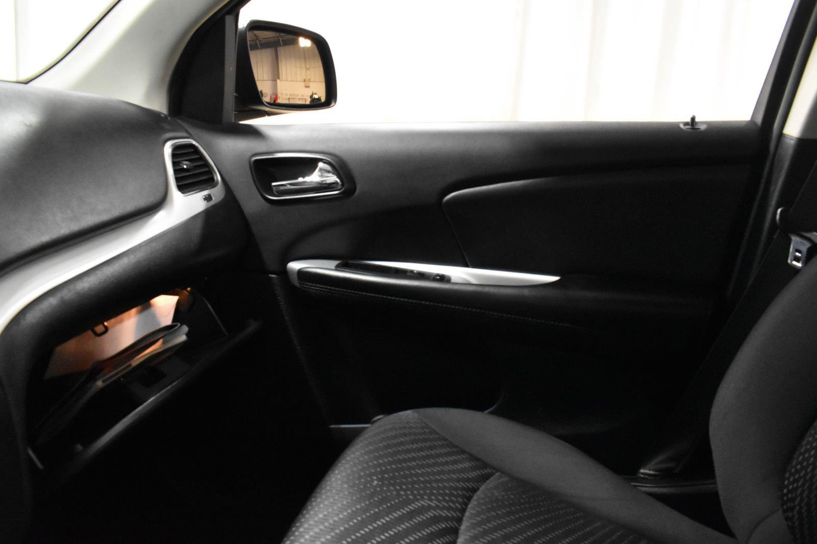 Used 2018 Dodge Journey SE w/ Popular Equipment Group image 17