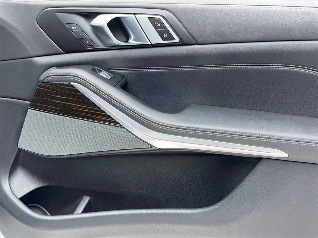 Used 2024 BMW X7 xDrive40i image 52