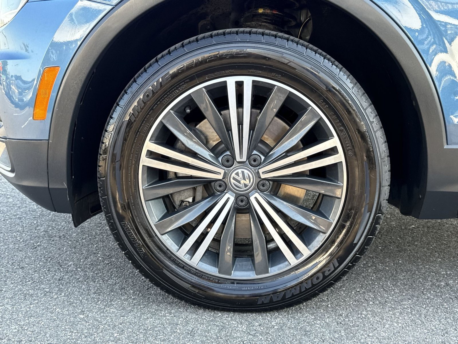 Used 2018 Volkswagen Tiguan SEL AWD/4WD image 11