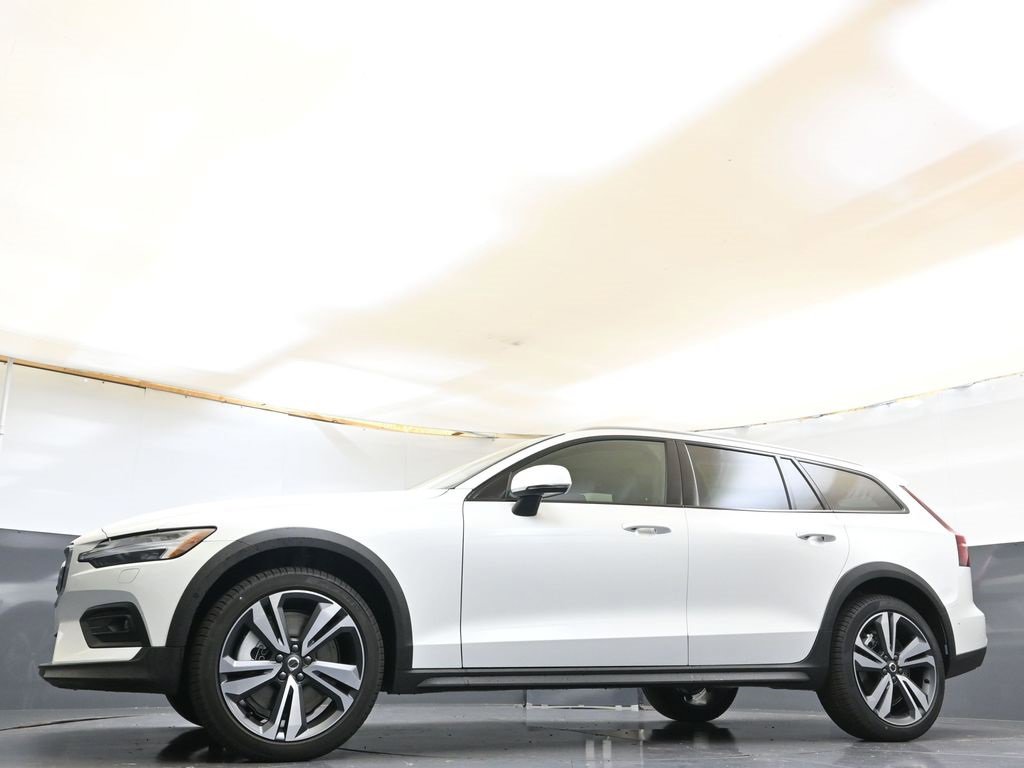 New 2026 Volvo V60 B5 Cross Country Plus w/ Protection Package Premier image 37