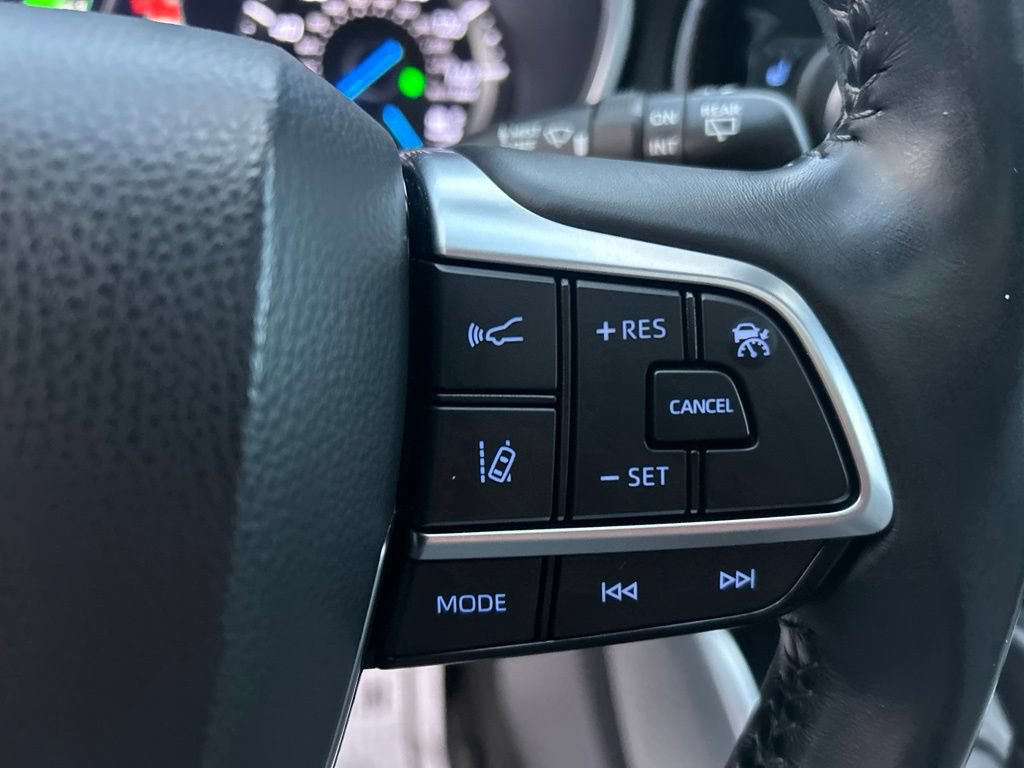 Used 2020 Toyota Highlander XLE AWD/4WD image 29