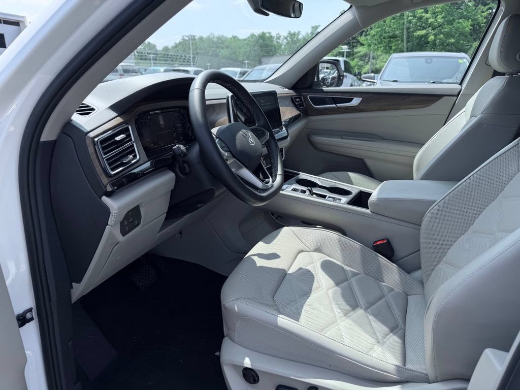 Used 2024 Volkswagen Atlas SE AWD/4WD image 18