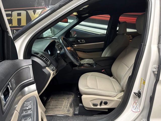 Used 2019 Ford Explorer XLT w/ Equipment Group 201A FWD image 4