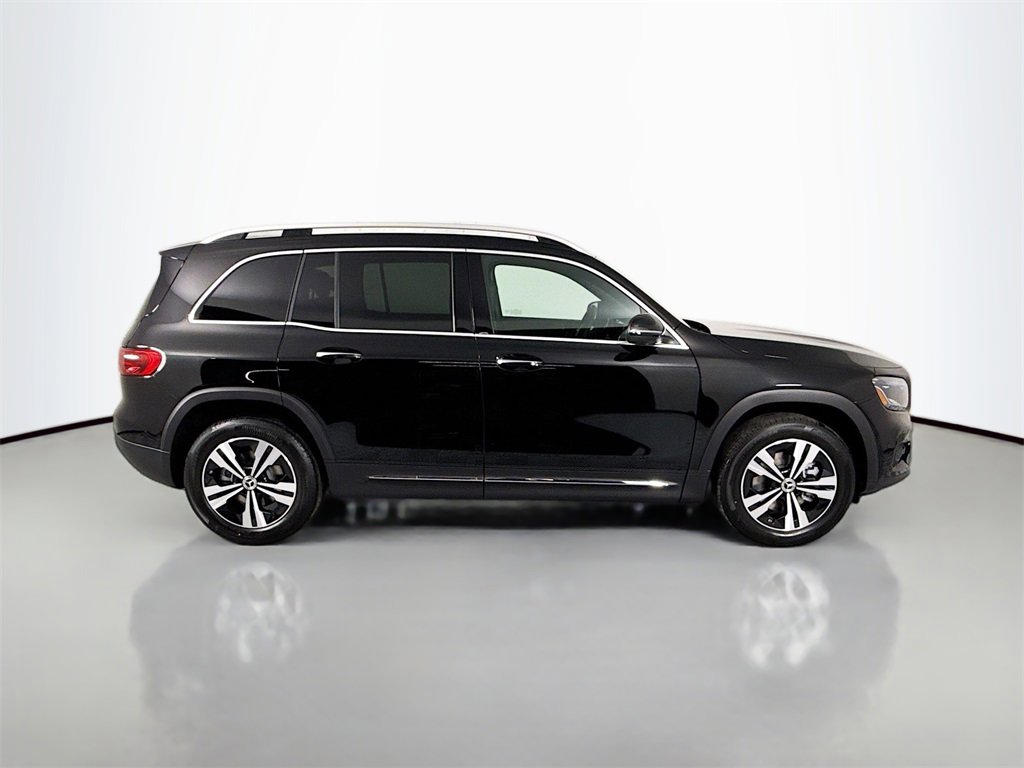 Used 2025 Mercedes-Benz GLB 250 4MATIC image 4
