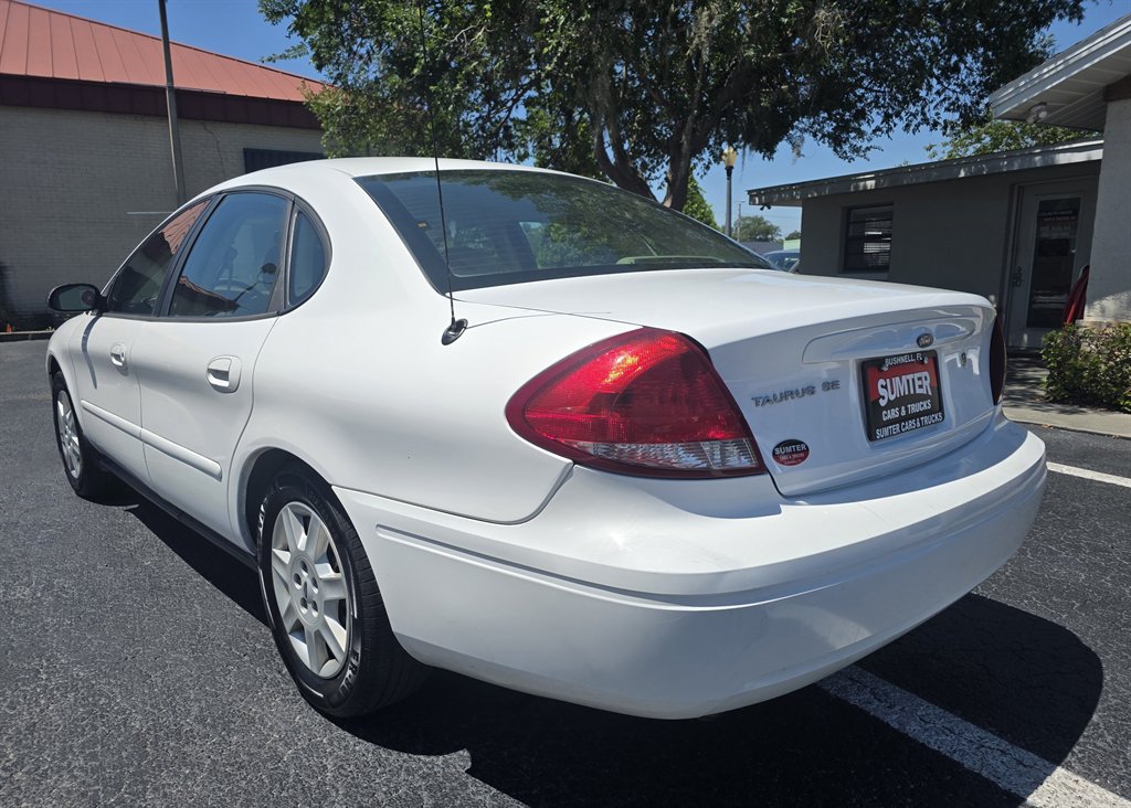 Used 2007 Ford Taurus SE FWD image 4