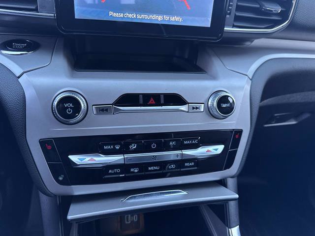 Used 2023 Ford Explorer XLT w/ Equipment Group 202A AWD/4WD image 41