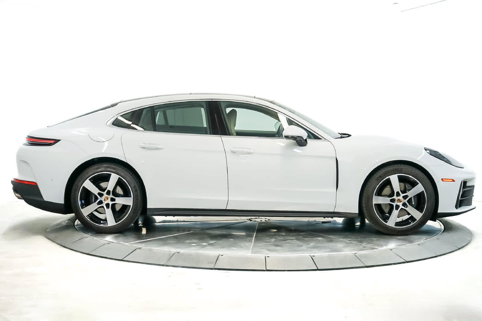 Certified 2025 Porsche Panamera 4 AWD/4WD image 8