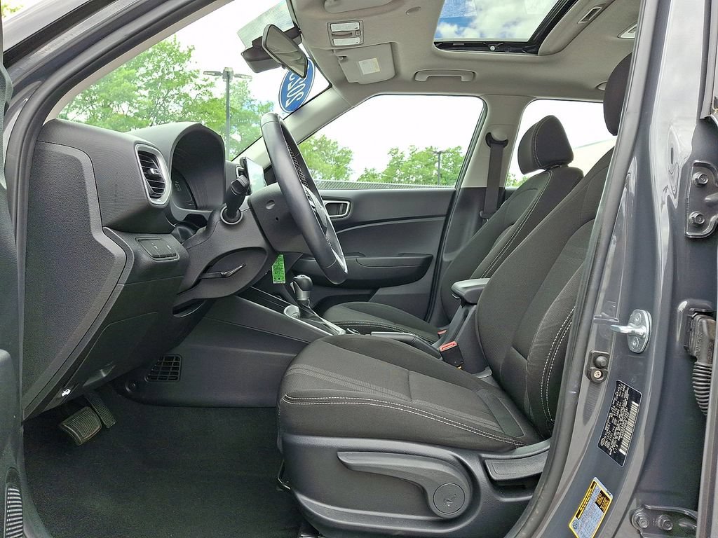 Used 2023 Hyundai Venue SEL w/ Cargo Package FWD image 15