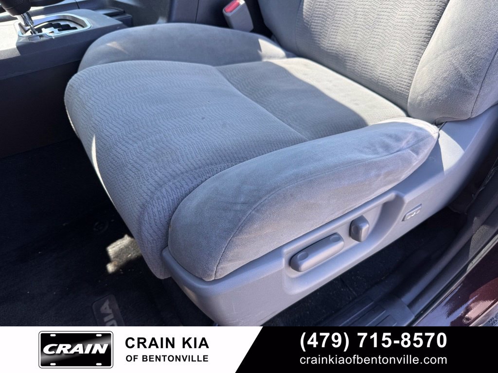 Used 2018 Toyota Sequoia SR5 AWD/4WD image 23