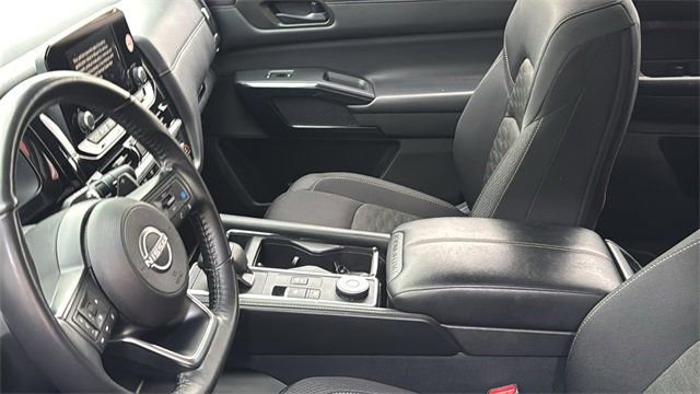 Used 2024 Nissan Pathfinder SV image 21