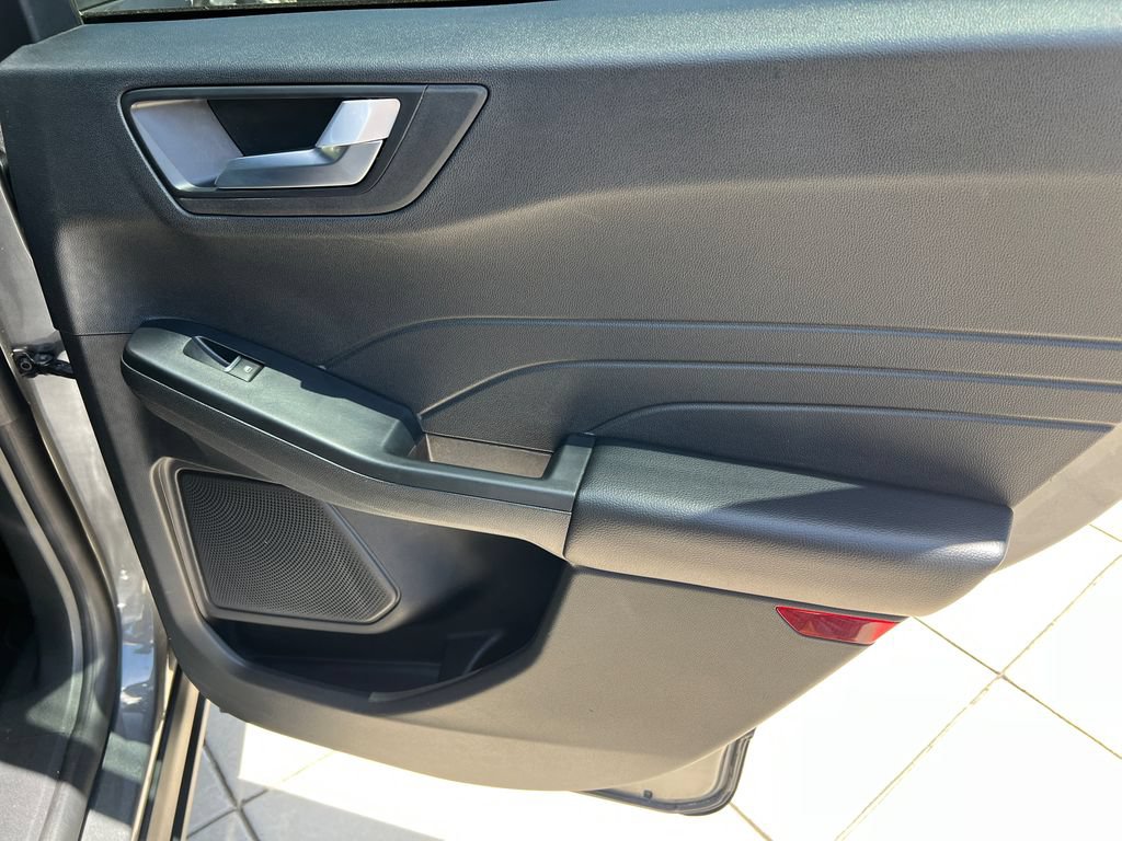 Used 2025 Ford Escape ST-Line FWD image 9