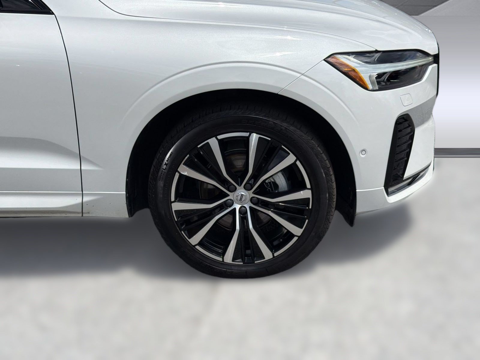Certified 2024 Volvo XC60 B5 Plus w/ Protection Package Premier AWD/4WD image 12
