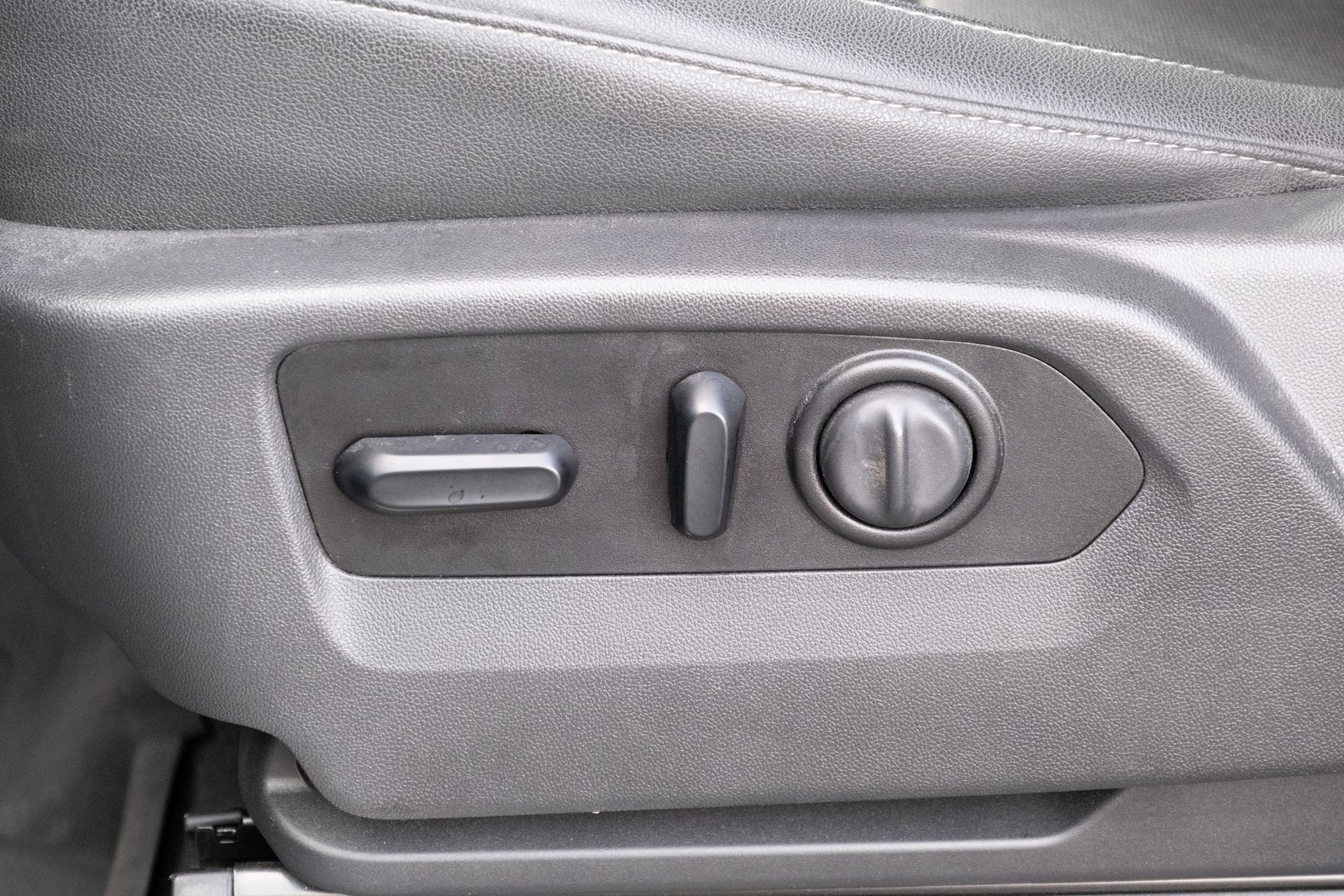 Used 2021 GMC Sierra 3500 SLT w/ SLT Premium Package image 13