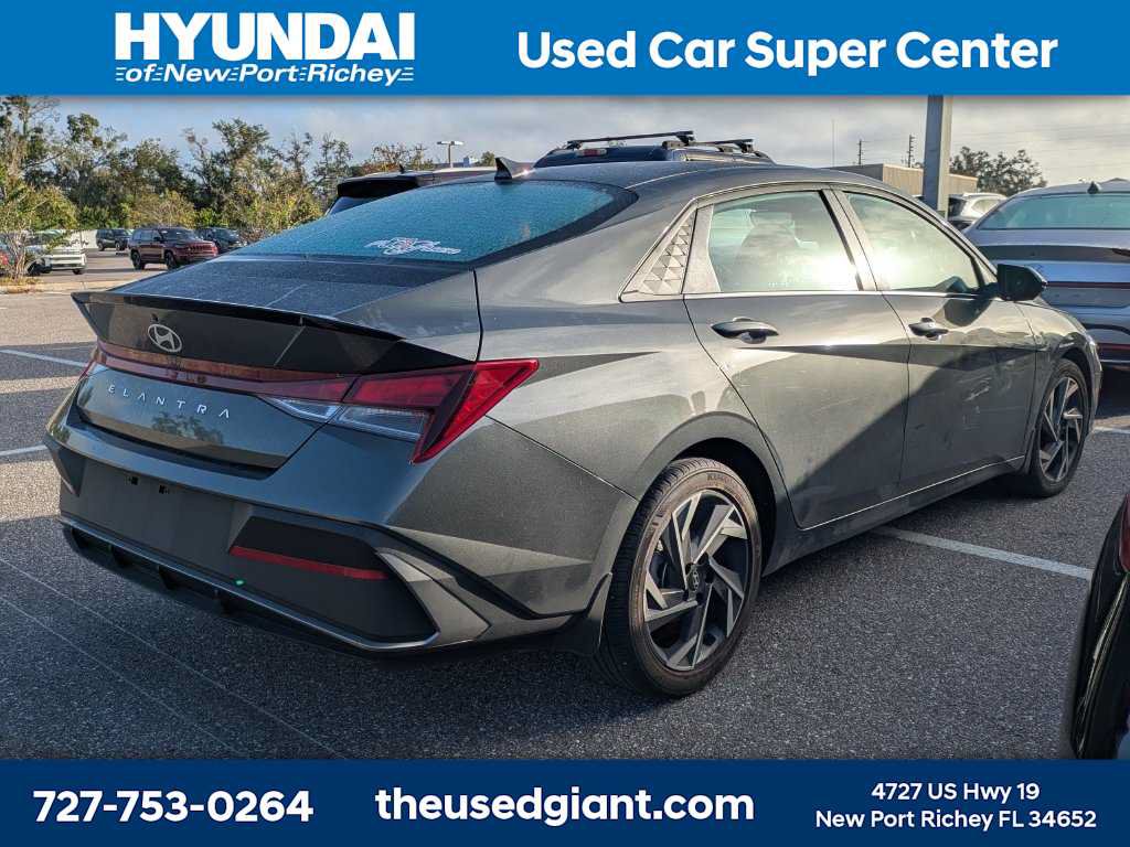 Used 2025 Hyundai Elantra Sport FWD image 2