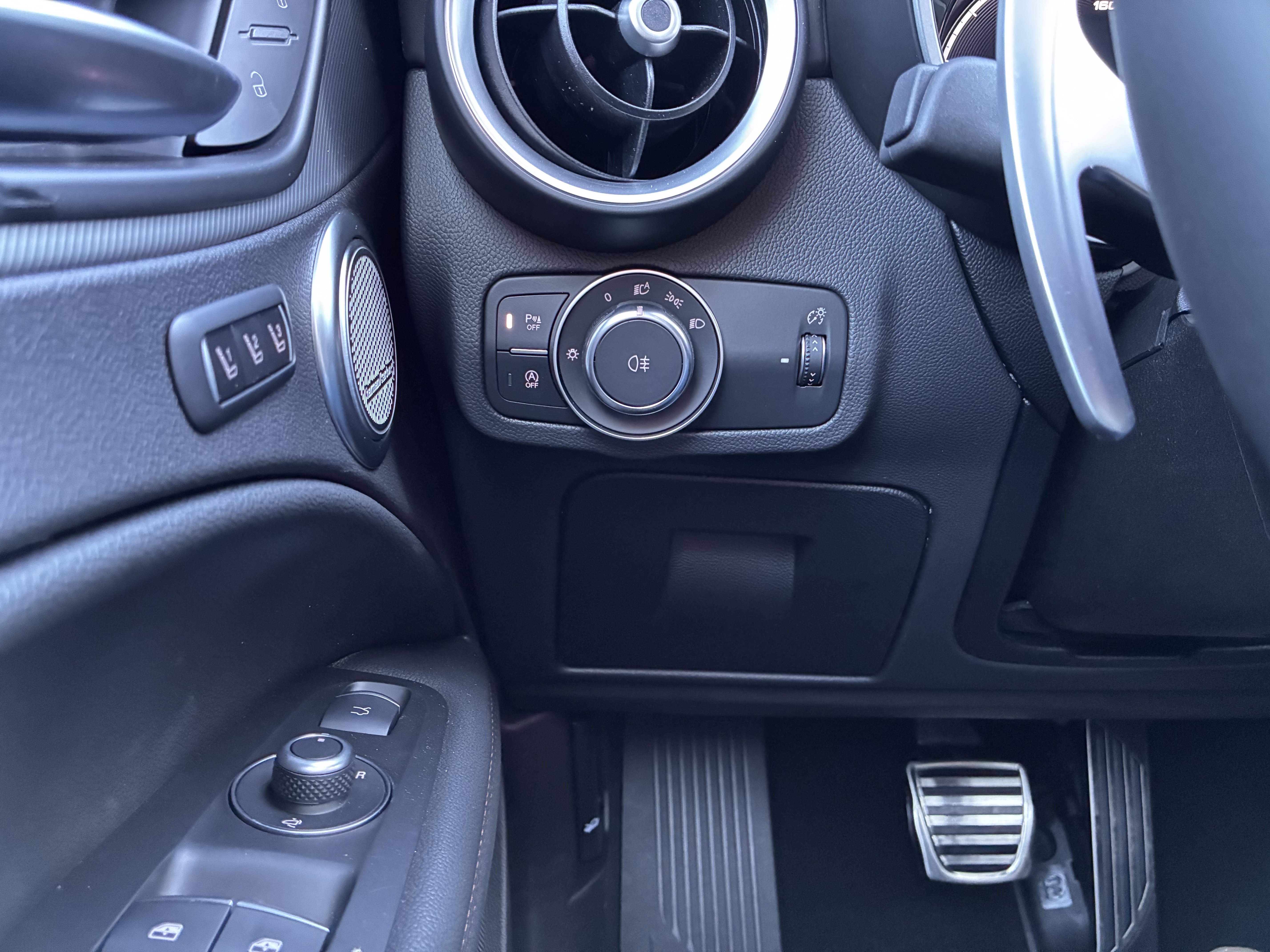 New 2025 Alfa Romeo Stelvio Sprint image 17