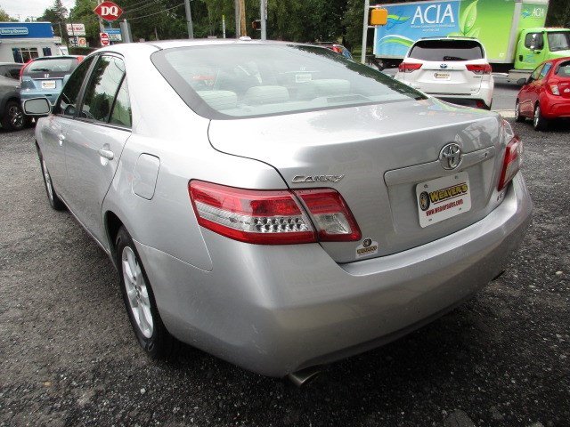 Used 2010 Toyota Camry LE FWD image 6