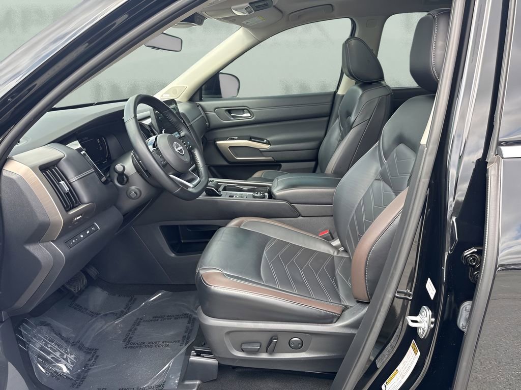 Used 2023 Nissan Pathfinder Platinum w/ Cargo Package AWD/4WD image 9