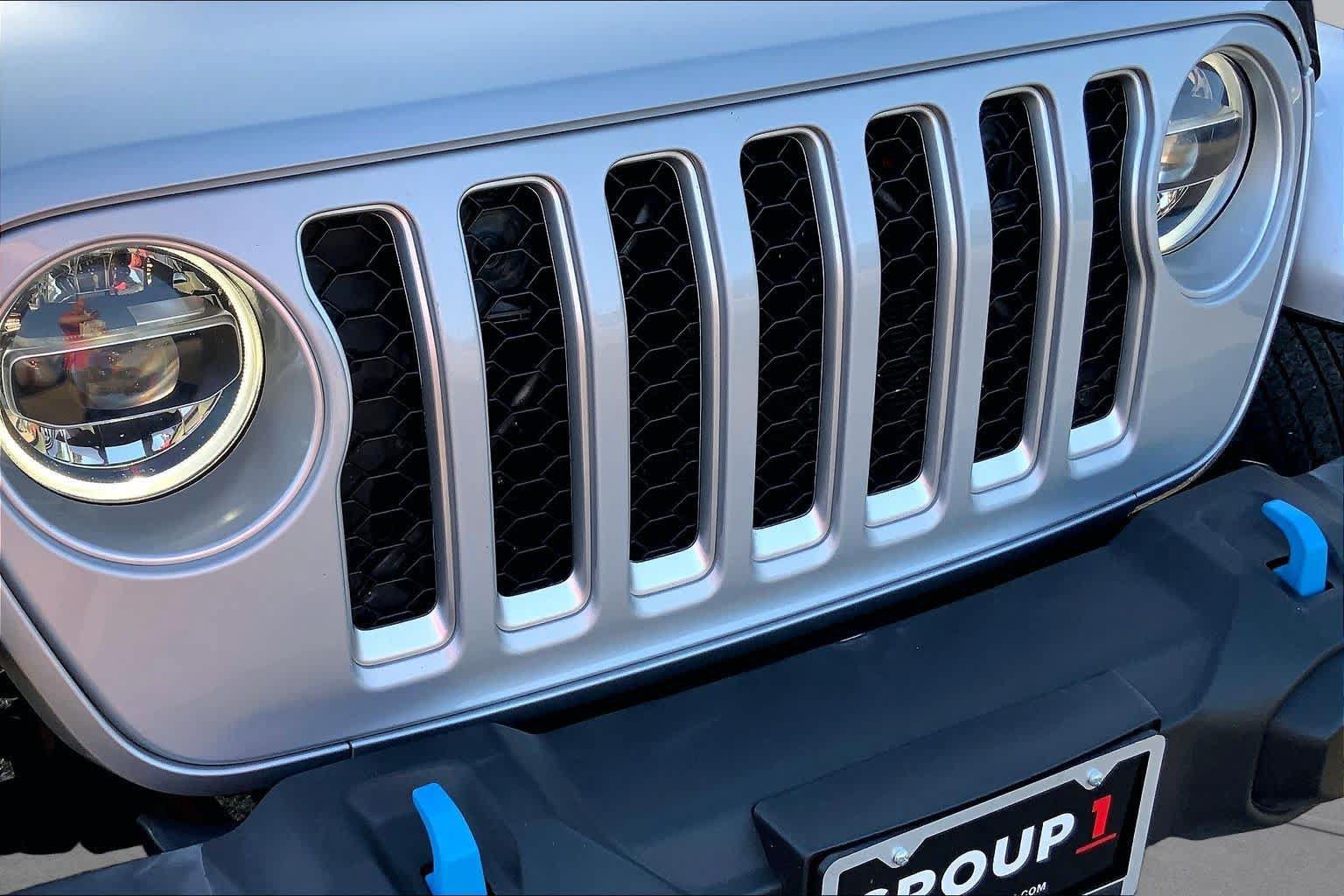 Used 2022 Jeep Wrangler Unlimited Sahara w/ Cold Weather Group AWD/4WD image 29