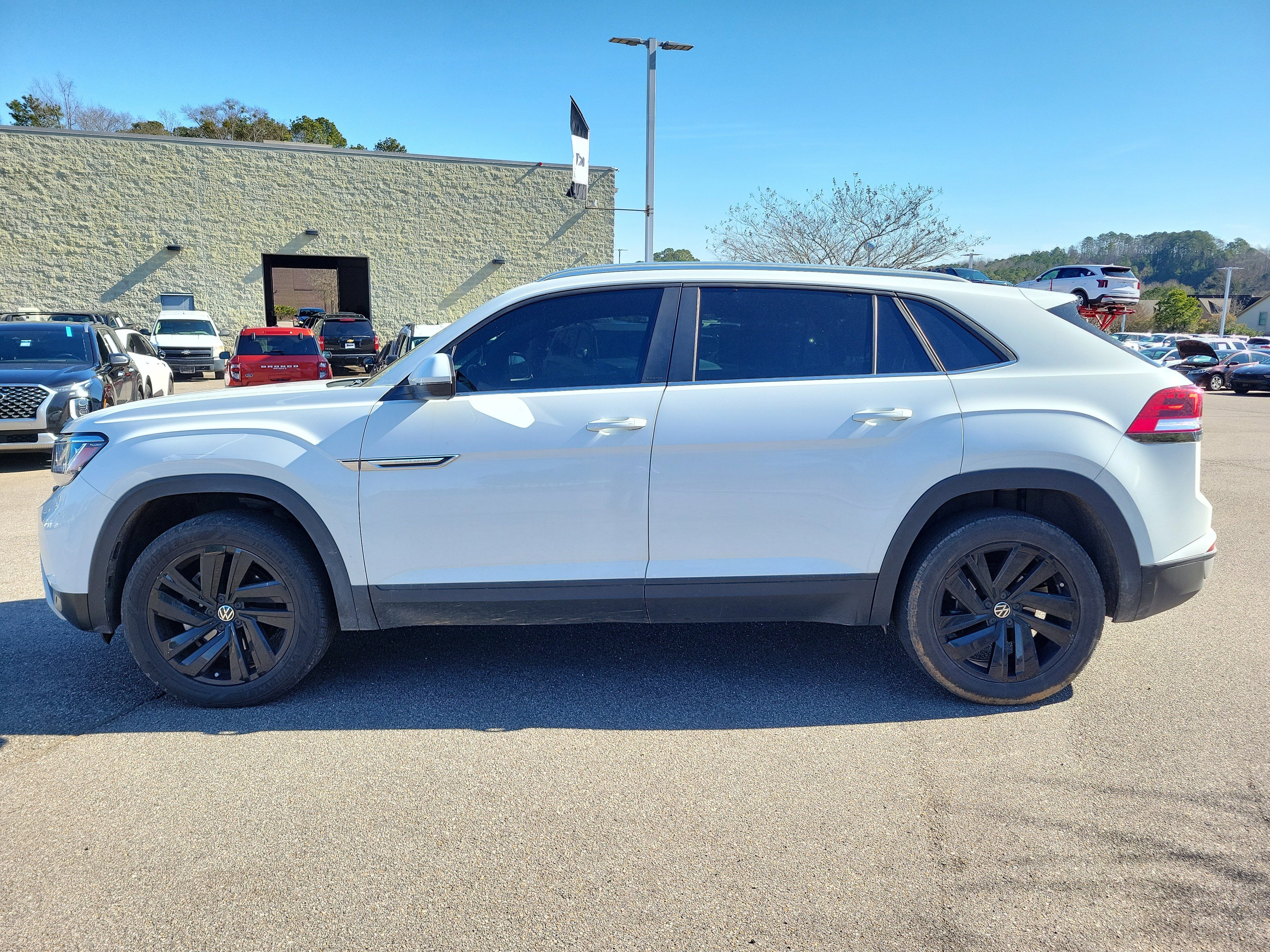 Used 2023 Volkswagen Atlas Cross Sport SE w/ Black Wheel Package image 20