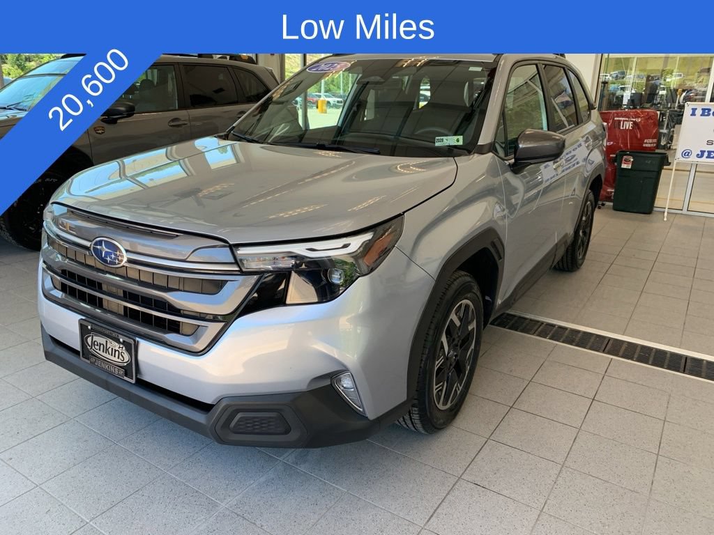 Used 2025 Subaru Forester Premium AWD/4WD image 2