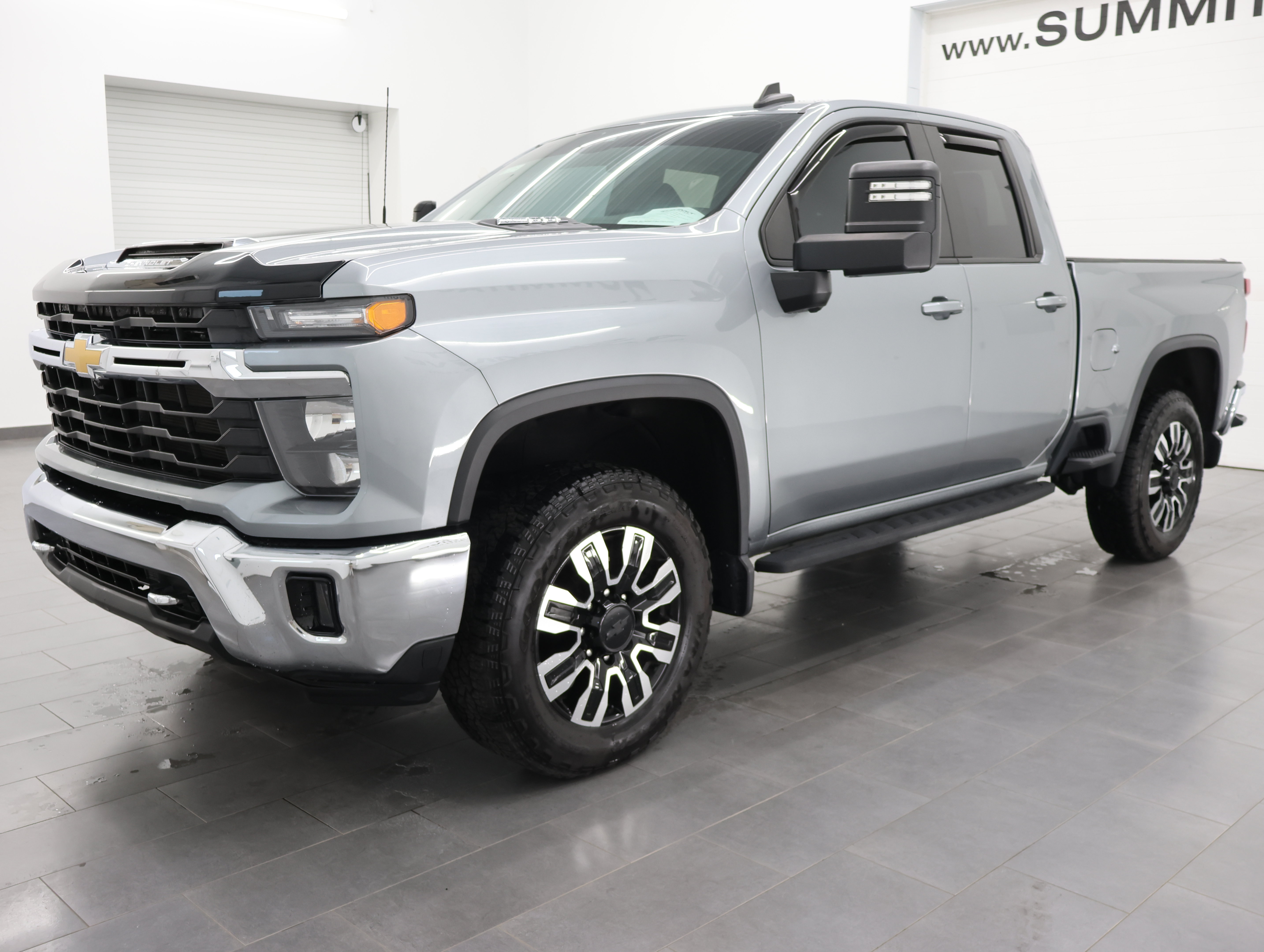 Used 2024 Chevrolet Silverado 2500 LT AWD/4WD image 7