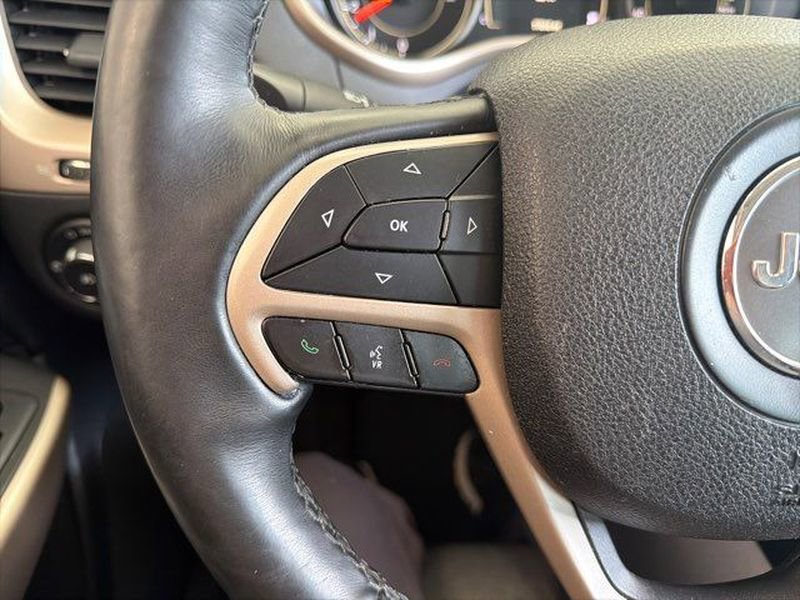 Used 2018 Jeep Cherokee Latitude w/ Altitude Package AWD/4WD image 15