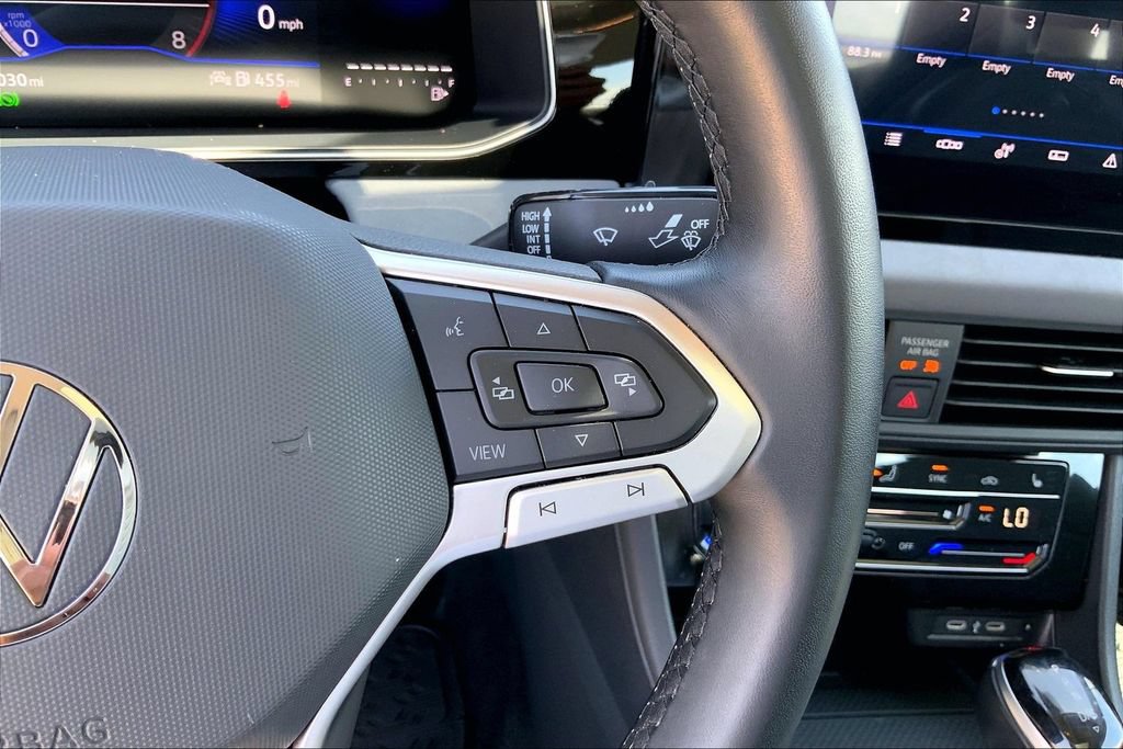 Certified 2025 Volkswagen Jetta SE w/ Sunroof Package FWD image 18