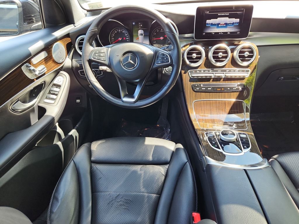Used 2019 Mercedes-Benz GLC 300 4MATIC image 4