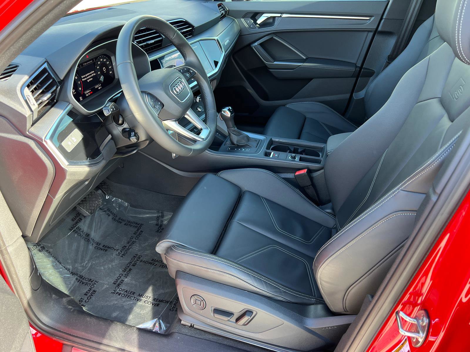 Certified 2025 Audi Q3 2.0T Premium w/ Black Optic Sport Package image 9