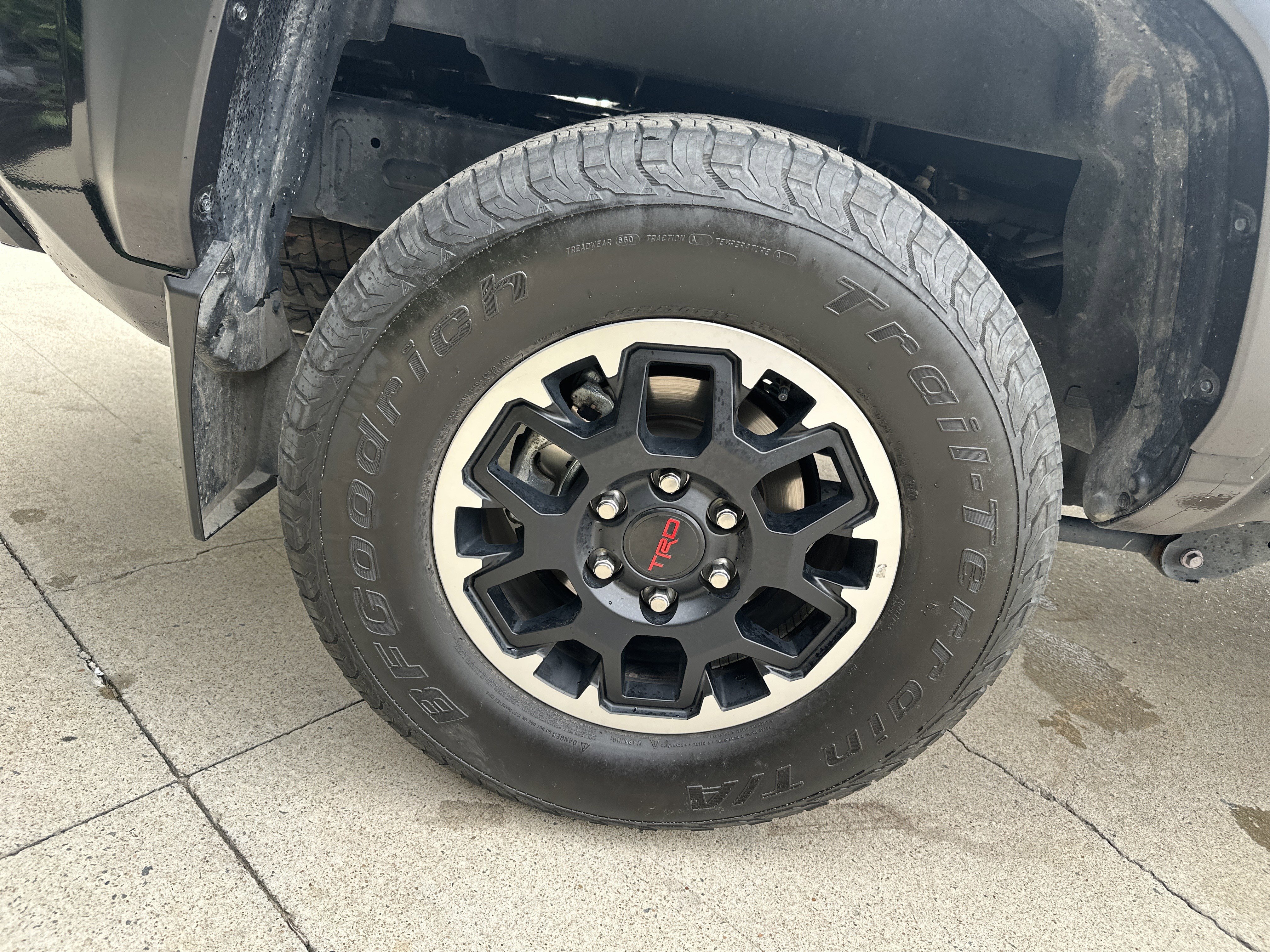Used 2024 Toyota Tacoma TRD Off-Road w/ TRD Off Road Upgrade Package AWD/4WD image 31