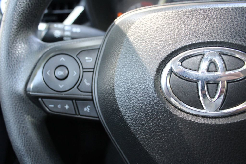 Used 2021 Toyota Corolla LE image 23