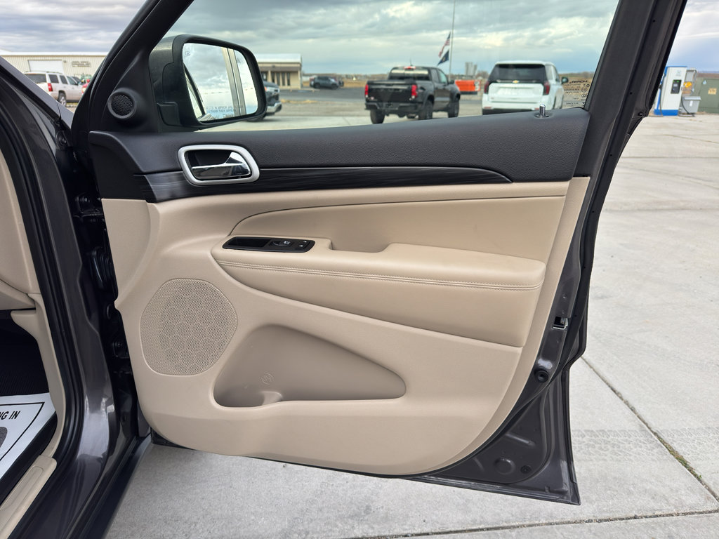 Used 2021 Jeep Grand Cherokee Laredo image 22