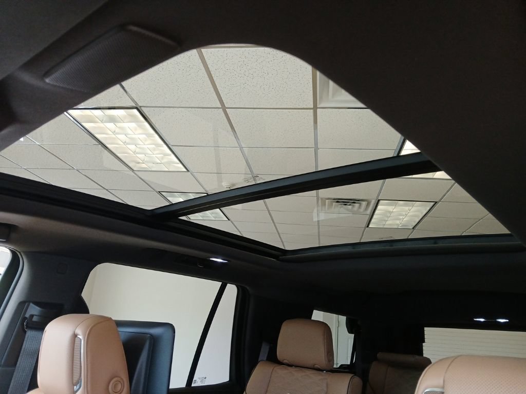 Certified 2023 Cadillac Escalade Premium Luxury AWD/4WD image 18