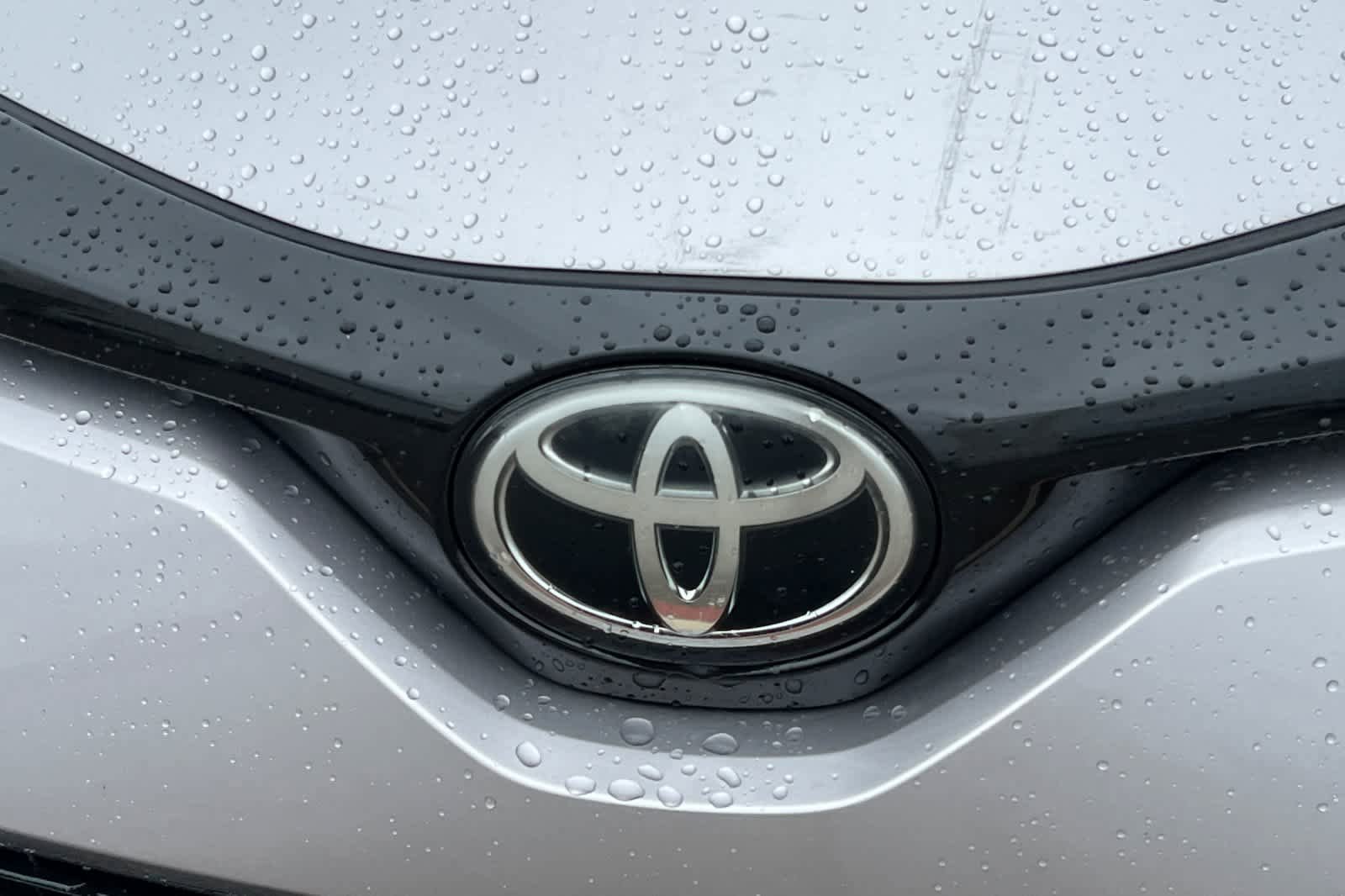 Used 2020 Toyota C-HR XLE FWD image 13