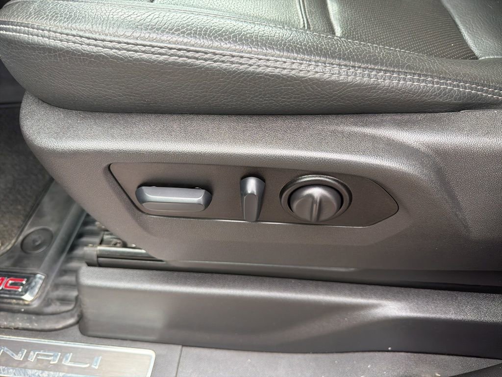 Used 2022 GMC Sierra 3500 Denali w/ Denali Ultimate Package image 22