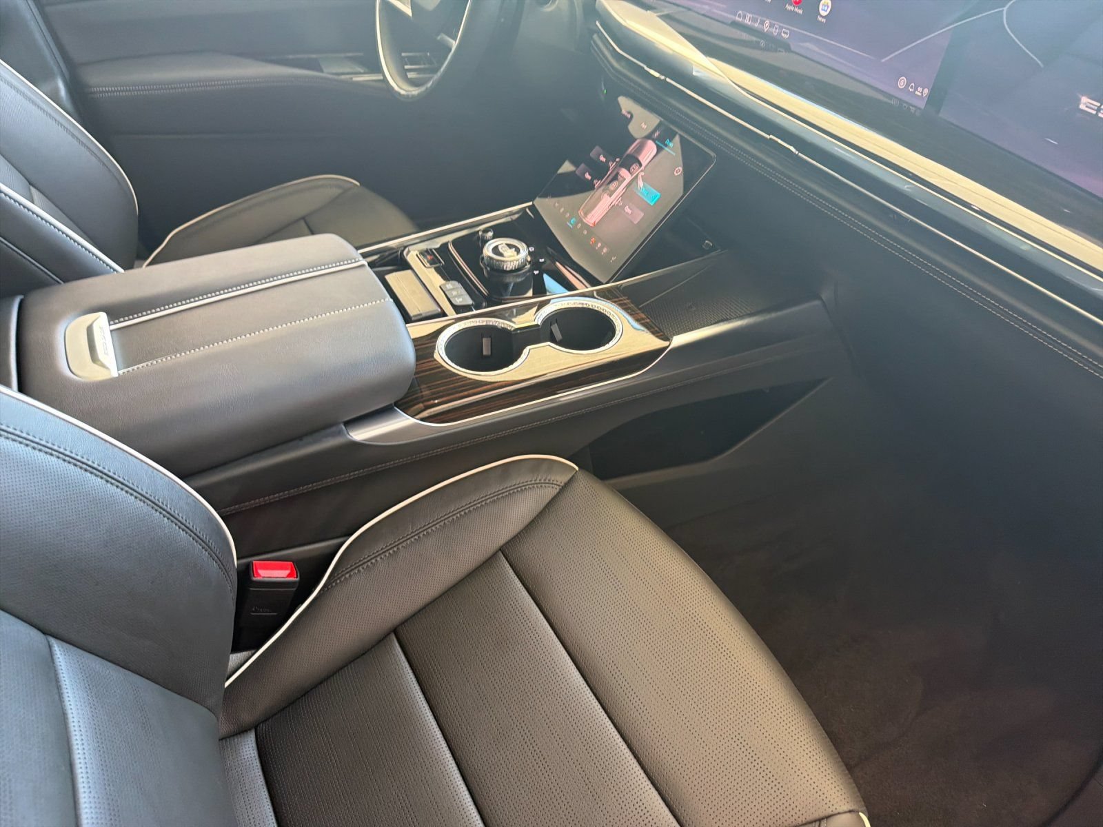 New 2026 Cadillac Escalade Luxury w/ Touring Package AWD/4WD image 15