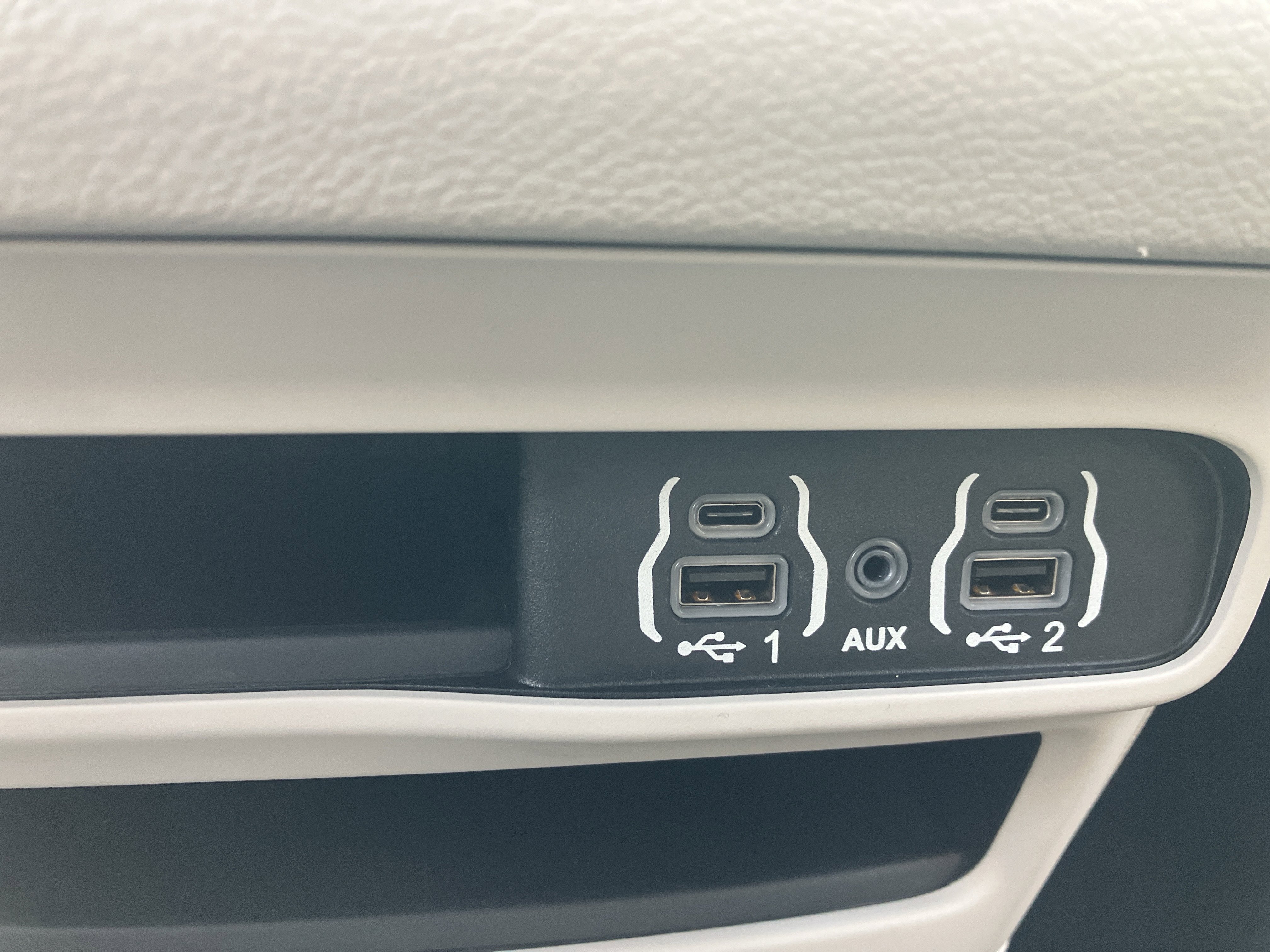 Used 2023 Chrysler Pacifica Touring-L image 34