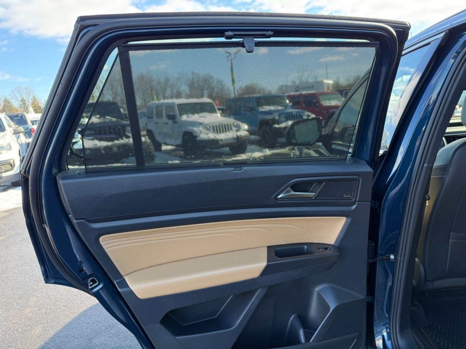 Used 2022 Volkswagen Atlas Cross Sport SEL Premium R-Line image 36