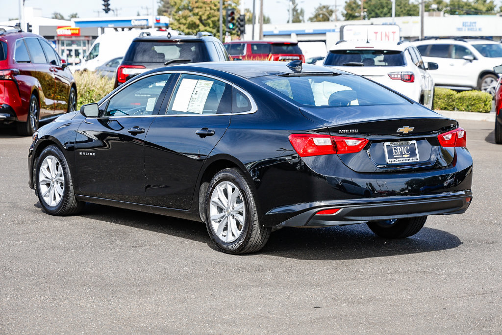 Used 2025 Chevrolet Malibu LT FWD image 2