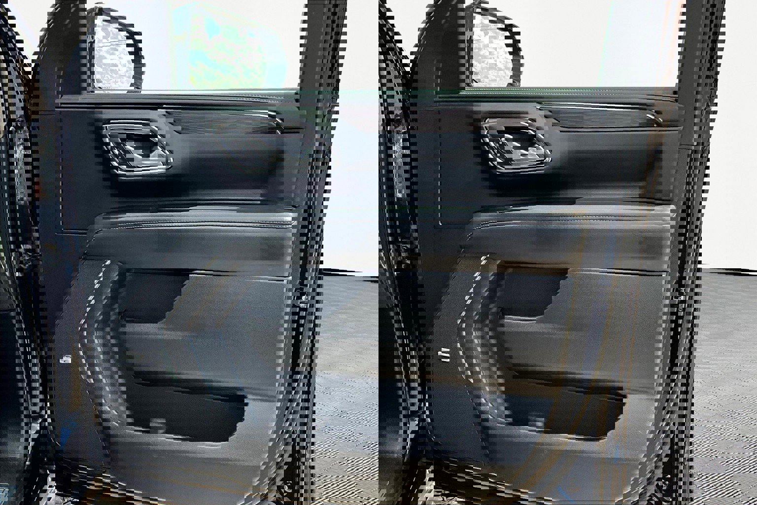 Used 2023 Chevrolet Tahoe LT image 45