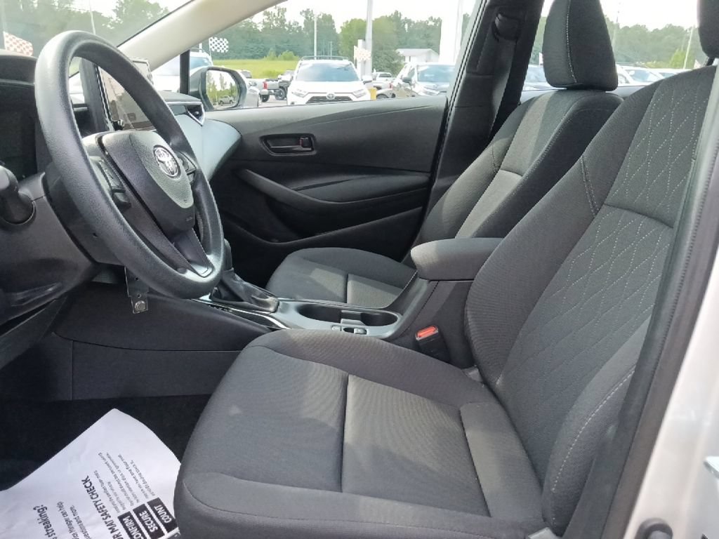 Used 2026 Toyota Corolla LE FWD image 15