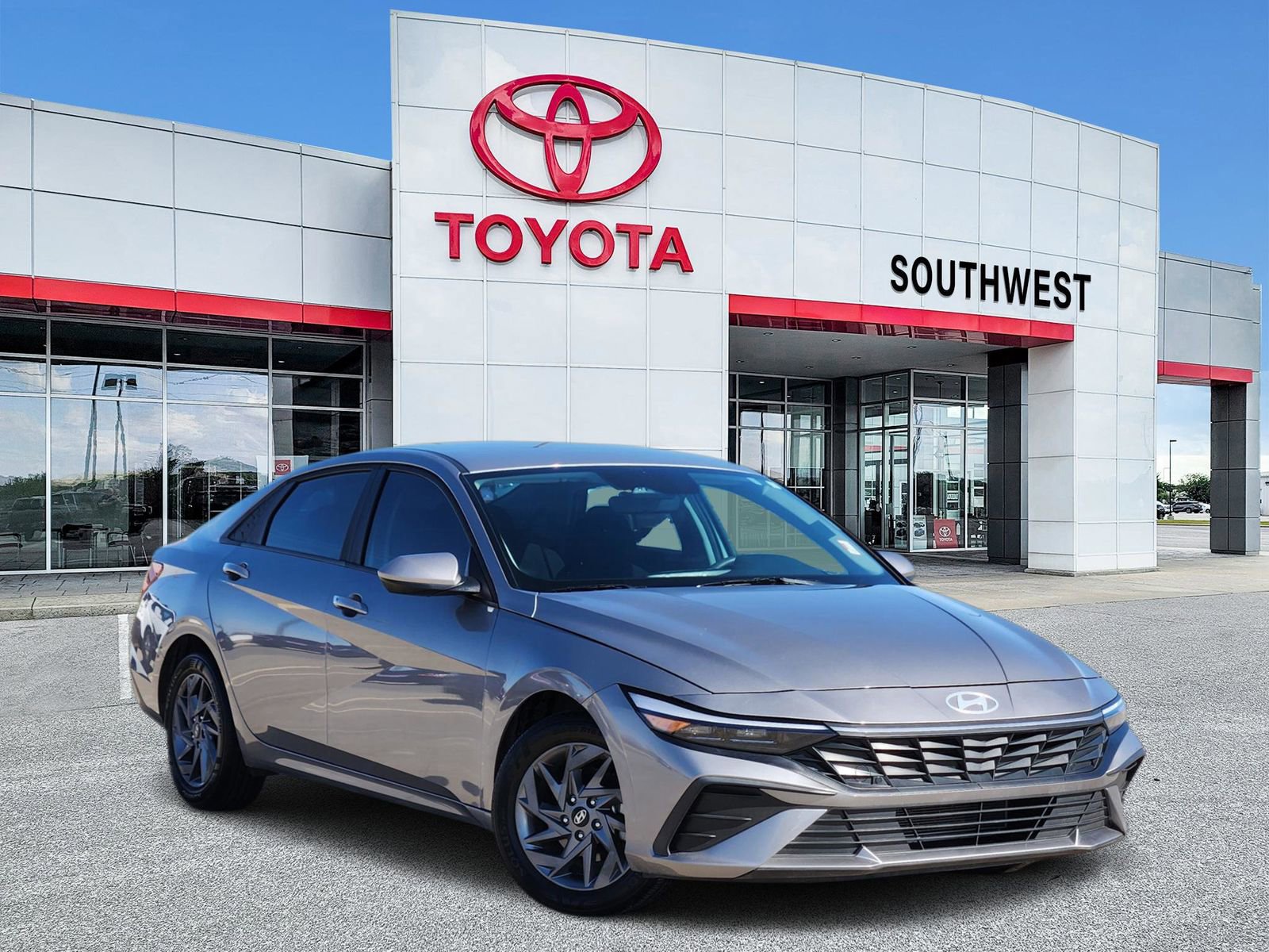 Used 2024 Hyundai Elantra SEL image 1