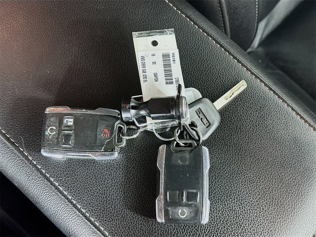 Used 2016 GMC Canyon SLT w/ Driver Alert Package image 35