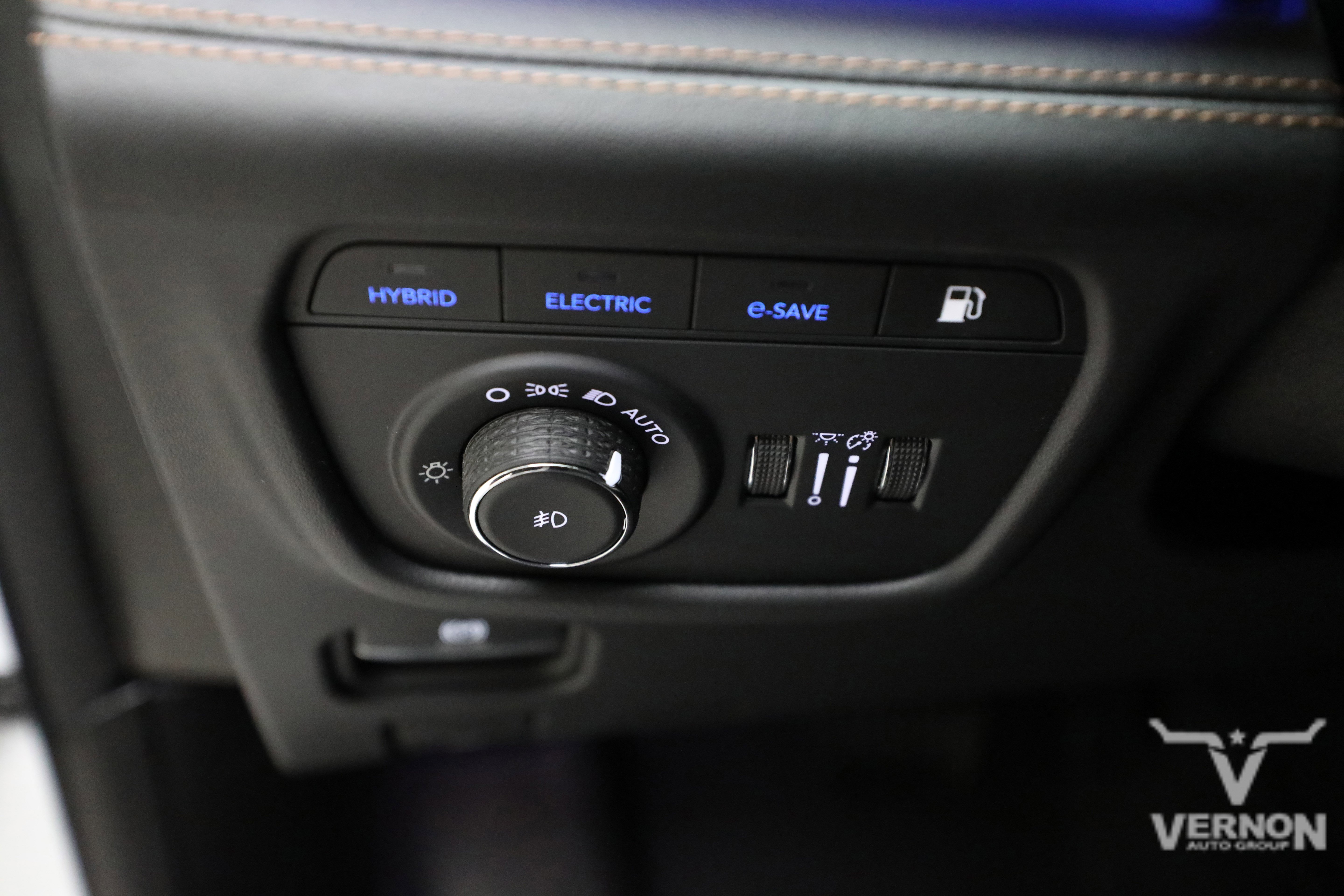 Used 2023 Jeep Grand Cherokee Summit AWD/4WD image 18