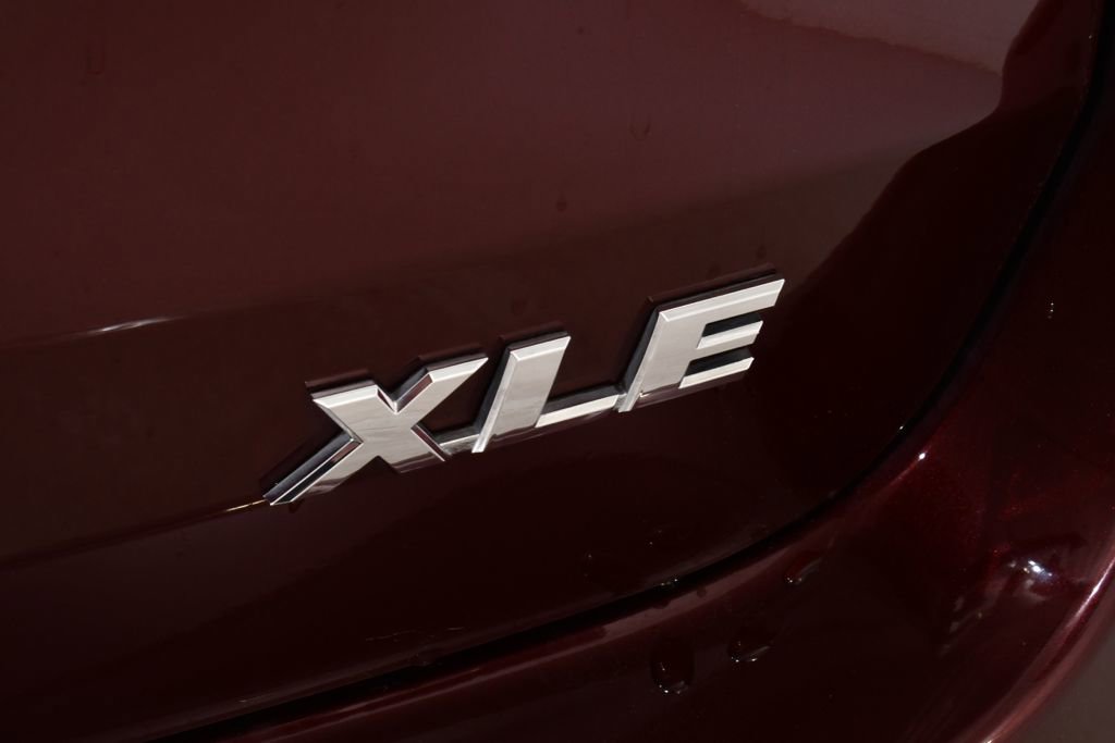 Used 2019 Toyota Highlander XLE AWD/4WD image 23