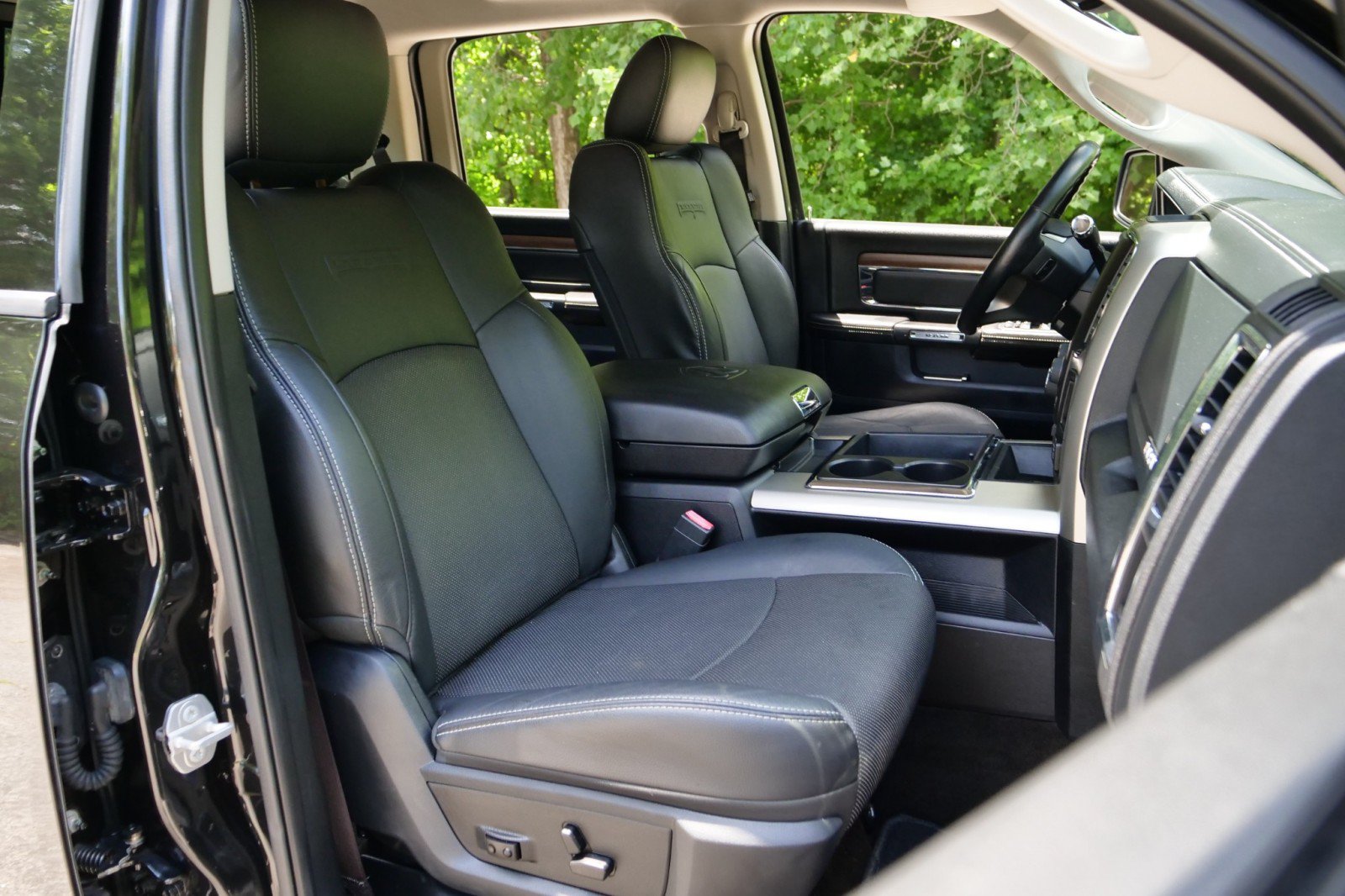 Used 2015 RAM 2500 Laramie AWD/4WD image 36