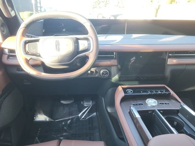 New 2026 Lincoln Navigator Reserve image 18