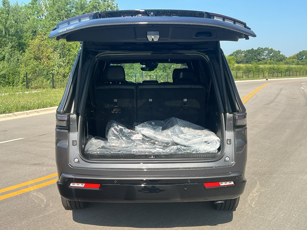 New 2026 Jeep Grand Wagoneer L Limited AWD/4WD image 43